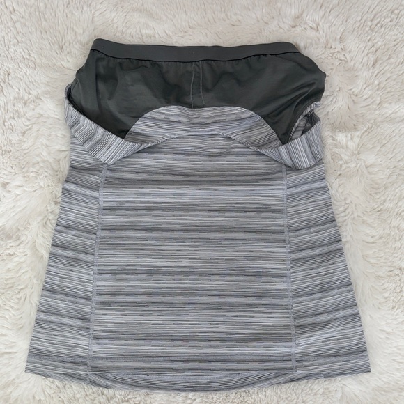 Lululemon,Size 10,Gray Striped Women's Top - Picture 13 of 16